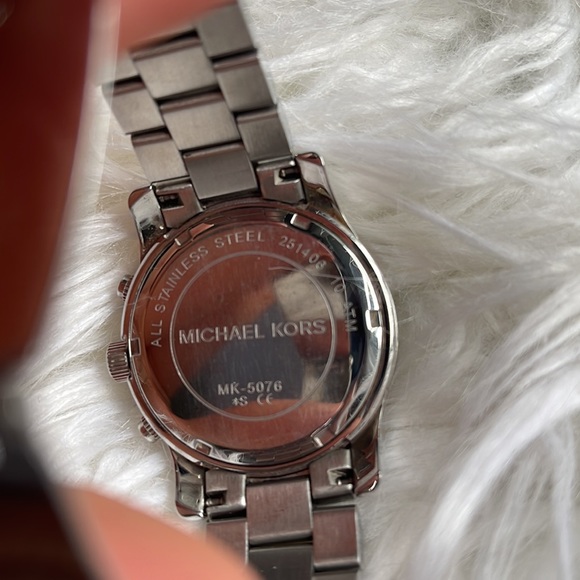 Silver Michael Kors watch 8/10 - Picture 3 of 5